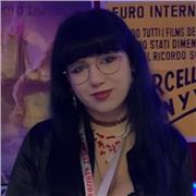 Insegnante di disegno digitale. Diploma in Grafica Pubblicitaria e corso avanzato in Grafica 3D. Offre lezioni da Milano